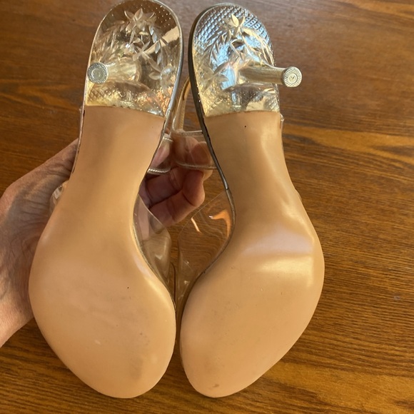 Vintage gorgeous clear vinyl Bow with huge rhinestone on lucite 4” heels - Picture 6 of 8